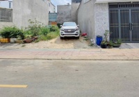 Bán gấp lô đất trong kdc gần chợ bến cát đã có sổ hồng 100m2 giá 860 triệu thổ cư hết đất. 